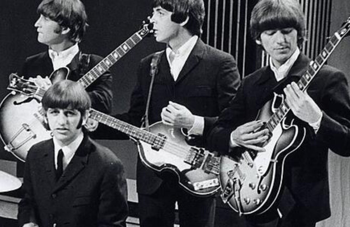 Subastan guitarra de The Beatles por $2.85 millones