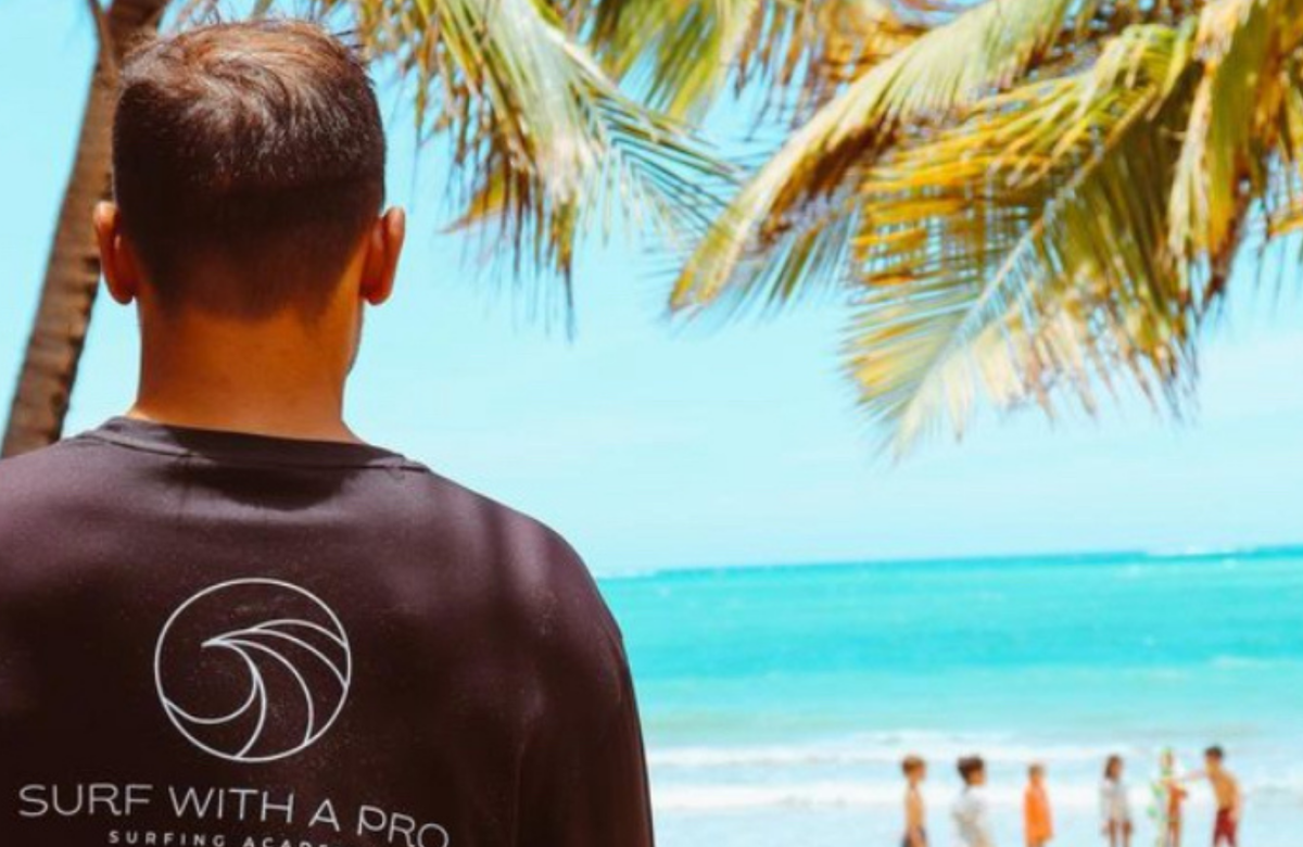 Conoce las clínicas de verano “Surf With a Pro”