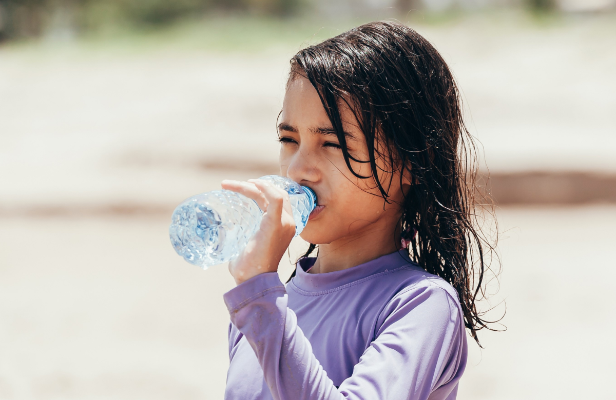 Advierten sobre los efectos de la ola de calor en la niñez